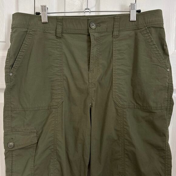 Chicos Army Green Rolled Cuff Cropped Cargo Pants Size 2/12 - Picture 3 of 8